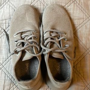 Light gray all birds, good condition